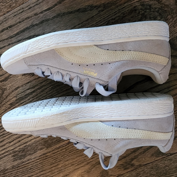 Brand New Puma Womens size 6 blue and white suede sneakers - Picture 8 of 16